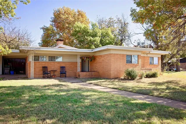 $170,000 | 1400 Brazos Street, Graham, TX 76450