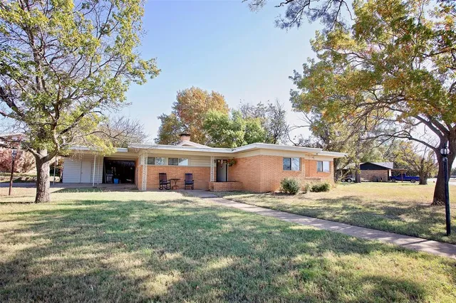 $170,000 | 1400 Brazos Street, Graham, TX 76450