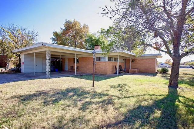 $170,000 | 1400 Brazos Street, Graham, TX 76450