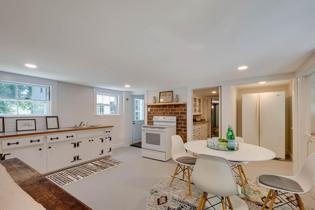 68 Conant Road Lincoln, MA 01773 - Photo 4 of 40