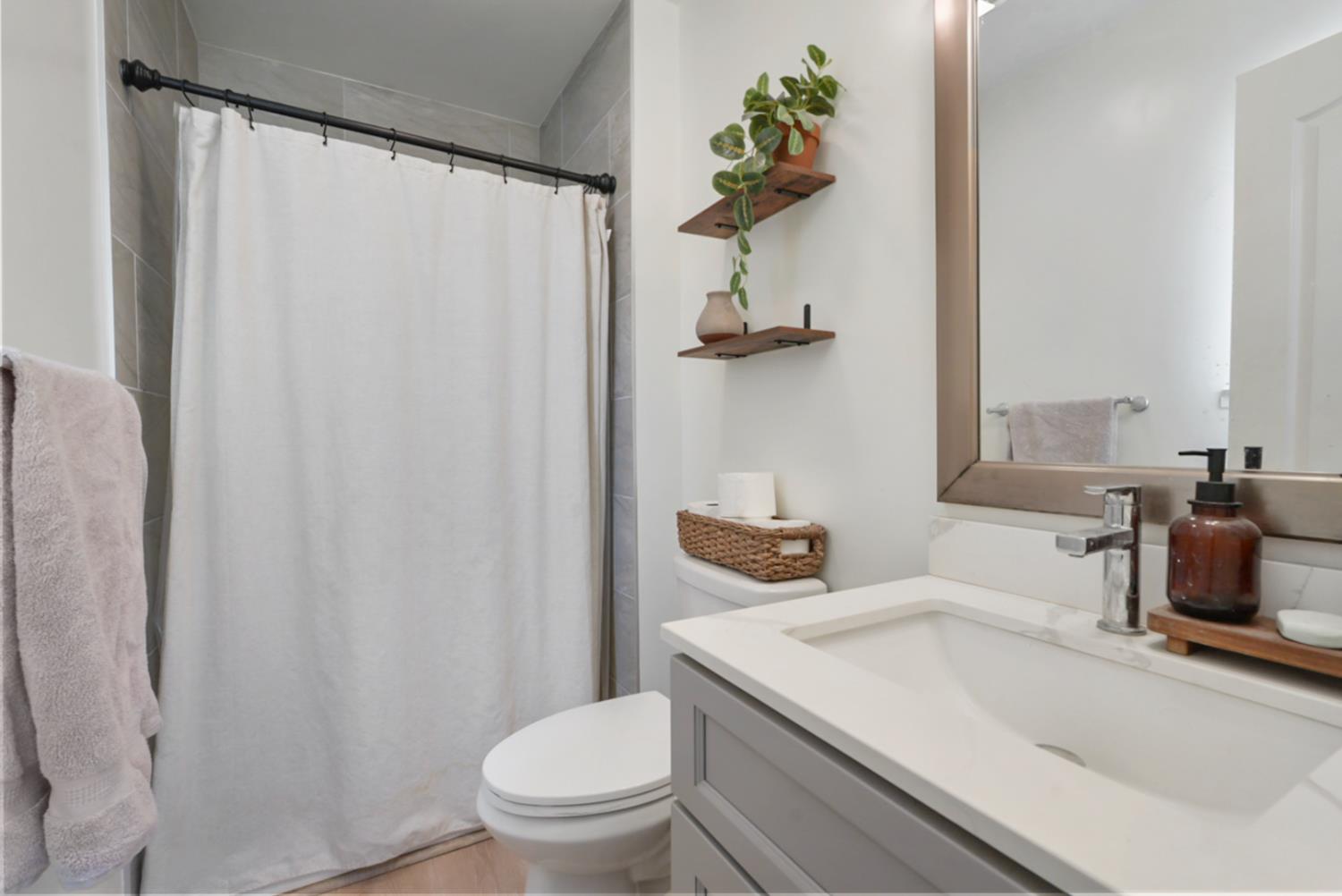 3280 Cheyenne Drive Merced, CA 95348 - Photo 12 of 17 a bathroom with a sink toilet and shower