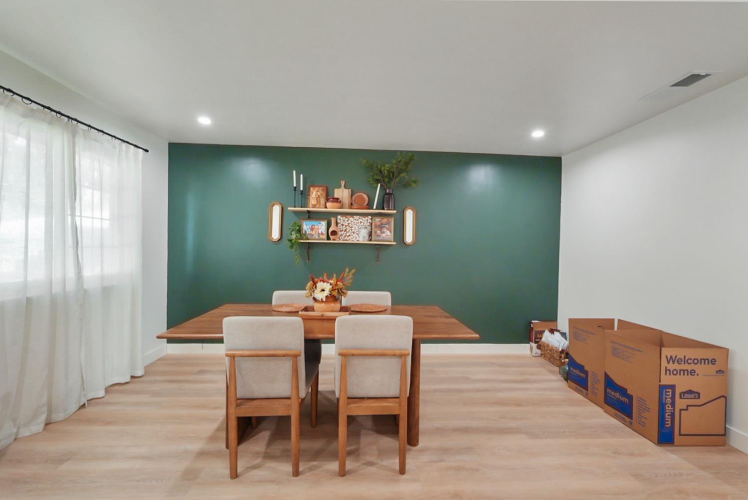 3280 Cheyenne Drive Merced, CA 95348 - Photo 7 of 17 a dining room with furniture and window