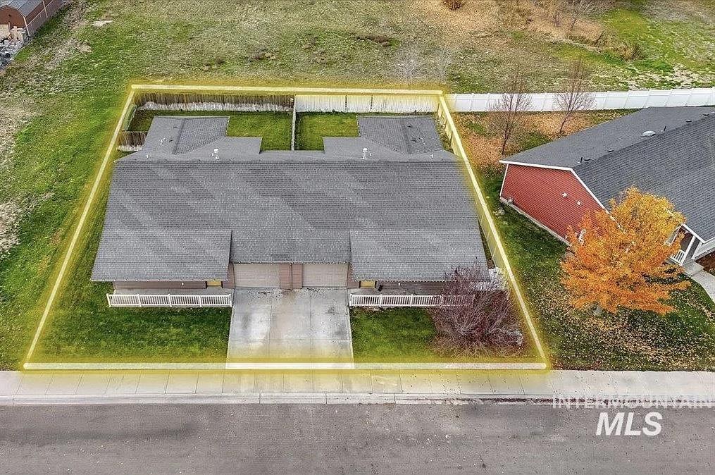 215 Little Cedar Street Hansen, ID 83334 - Photo 2 of 24