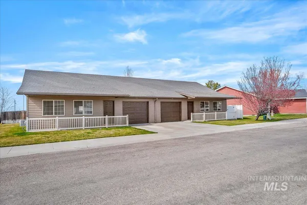 $549,999 | 215 Little Cedar Street, Hansen, ID 83334
