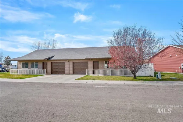 $549,999 | 215 Little Cedar Street, Hansen, ID 83334