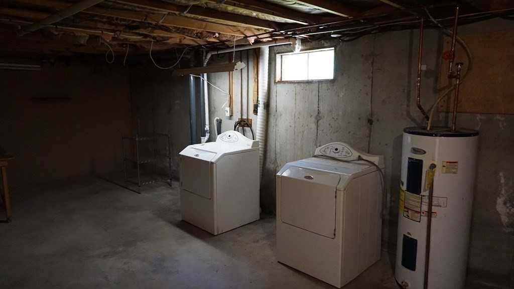 95 Sierra Vista Road Springfield, MA 01128 - Photo 21 of 28 a utility room with dryer and washer