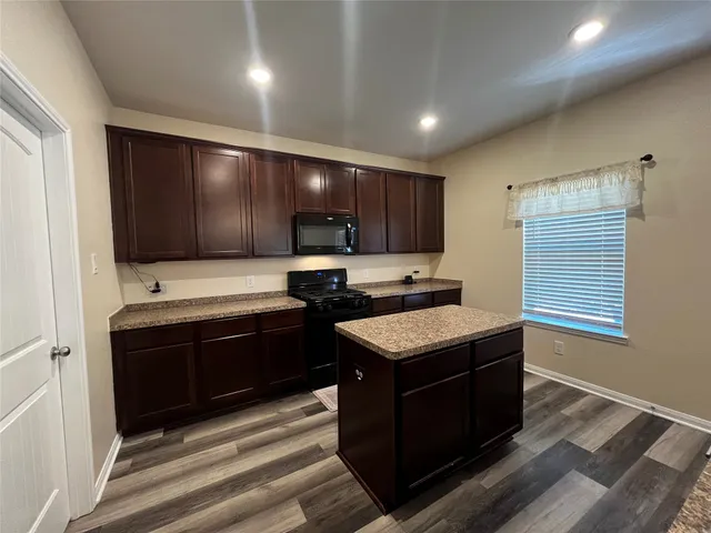 $300,000 | 2340 La Salle Woods, Unit WOODS, Conroe, TX 77304