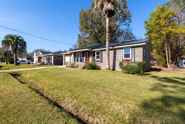 $215,000 | 452 Madeline Drive, Goose Creek, SC 29445