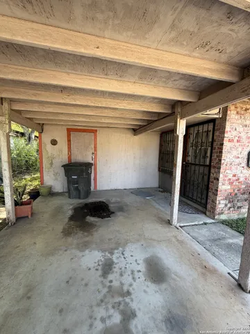 a view of empty room with front door