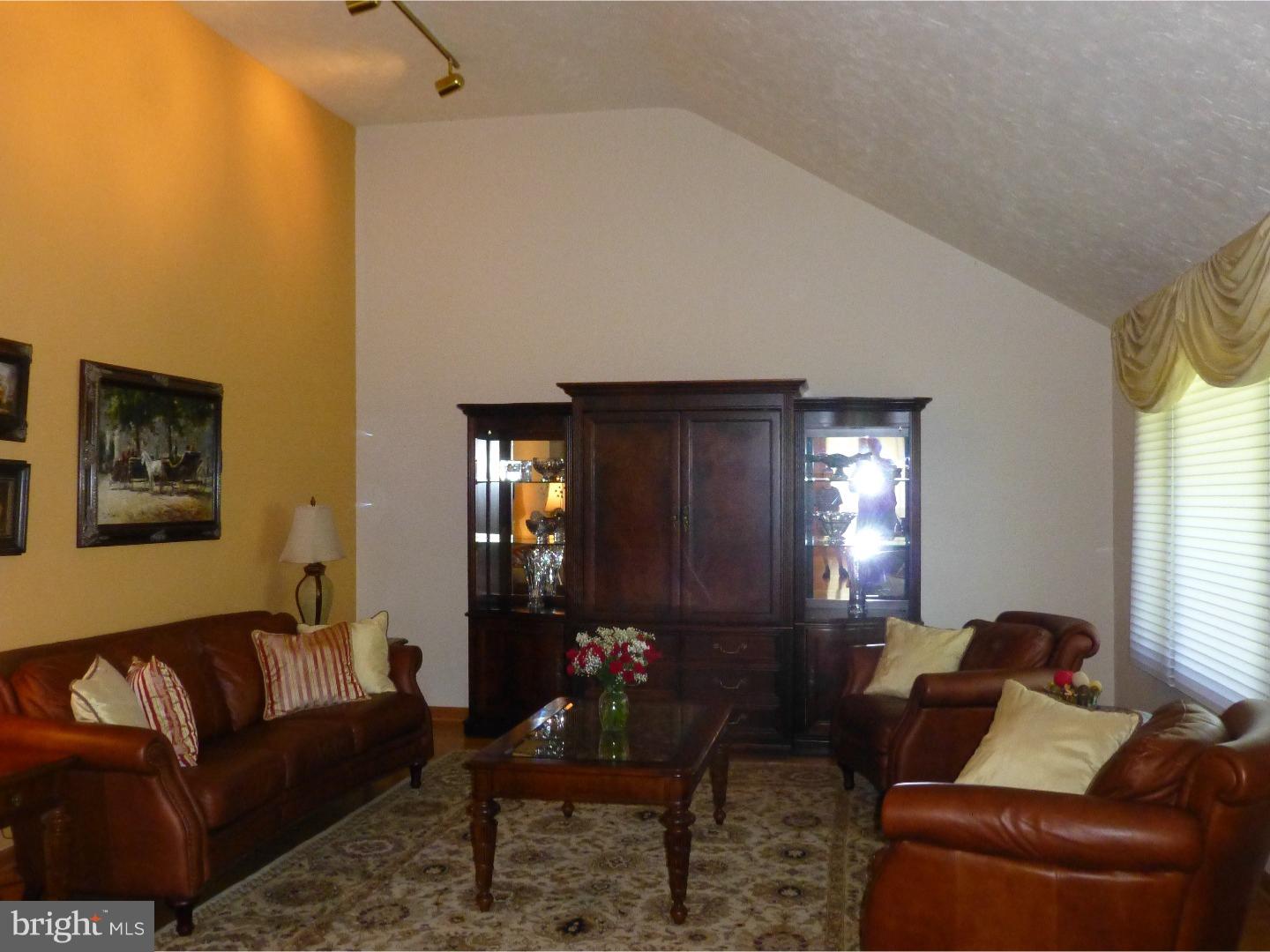 130 Poplar Road Newtown Square, PA 19073 - Photo 5 of 17 Living Room