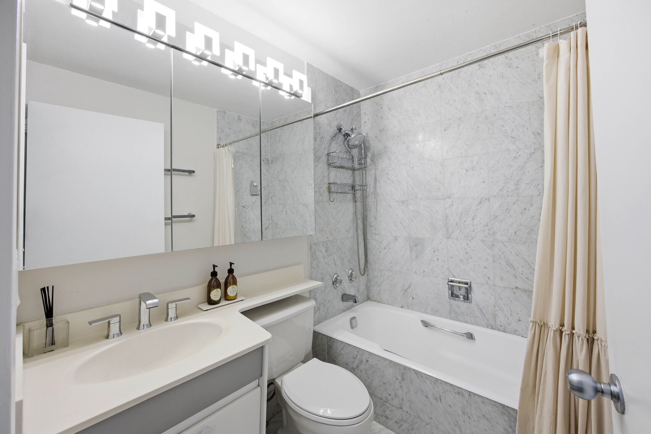 200 Rector Place, Unit 4U Manhattan, NY 10280 - Photo 8 of 18