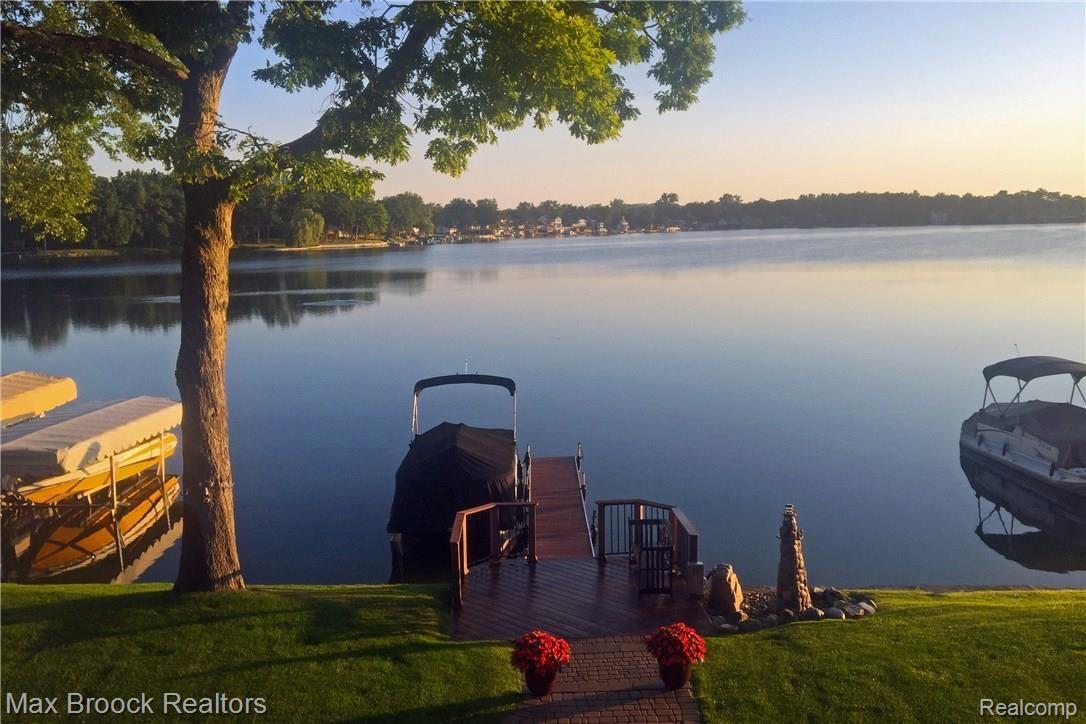 7060 Hatchery Road Waterford, MI 48327 - Photo 22 of 39 Outside - Lake.jpg