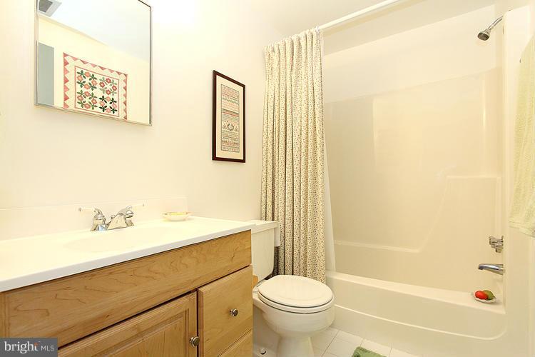 9720 Digging Road Gaithersburg, MD 20886 - Photo 14 of 29 Bath