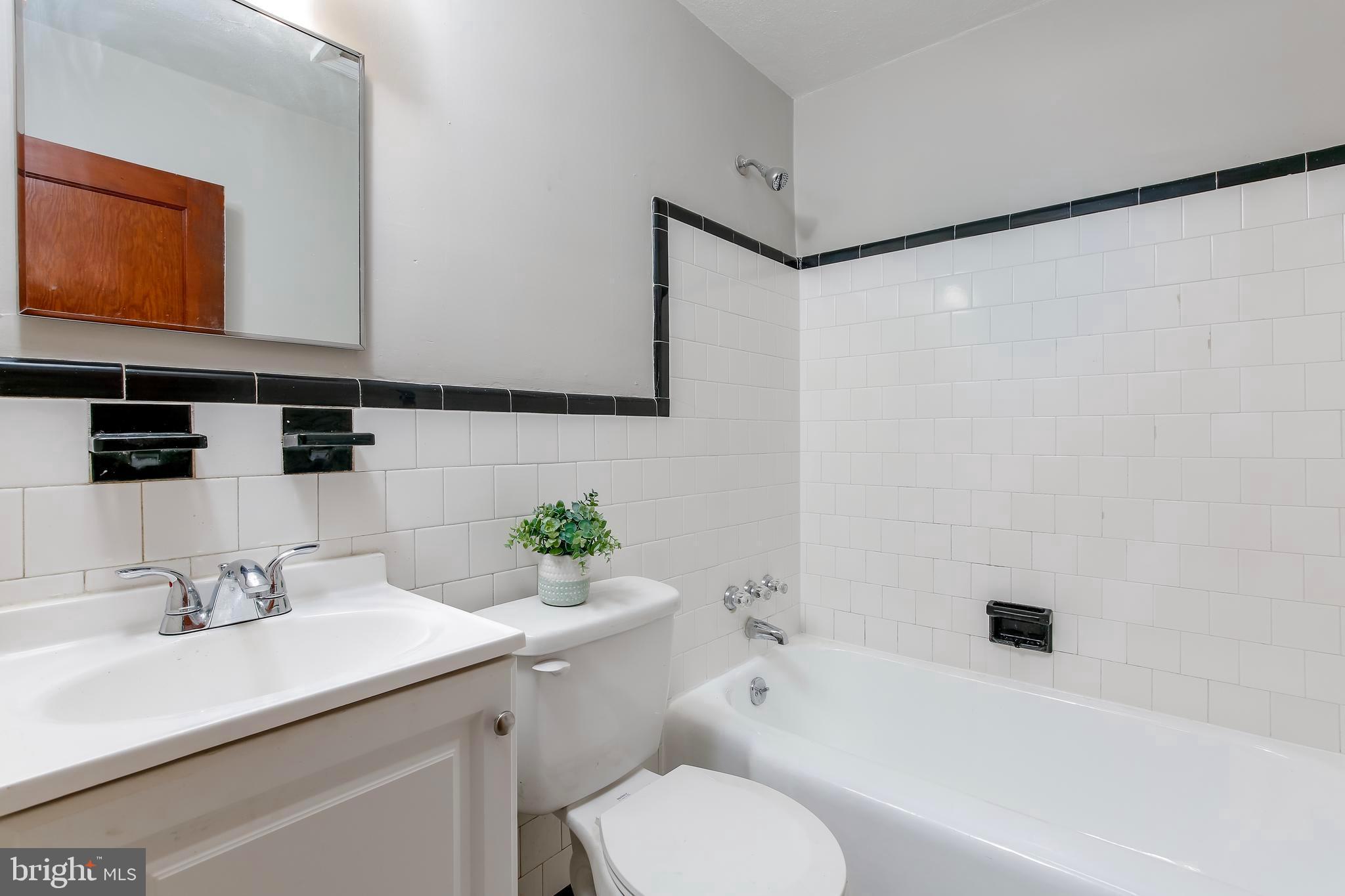7720 Wynbrook Road Baltimore, MD 21224 - Photo 16 of 25 Upper level full bath