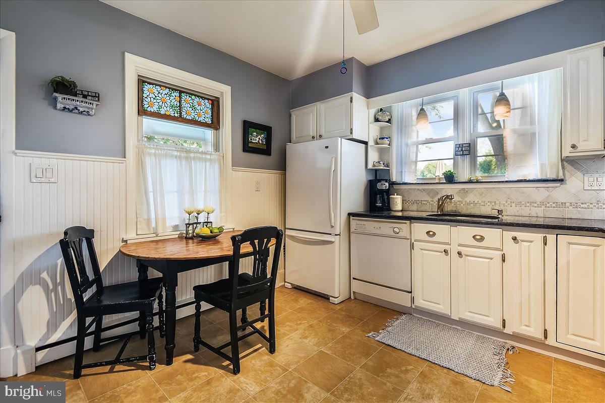 221 Gibson Road Annapolis, MD 21401 - Photo 13 of 58 Kitchen allows for breakfast table
