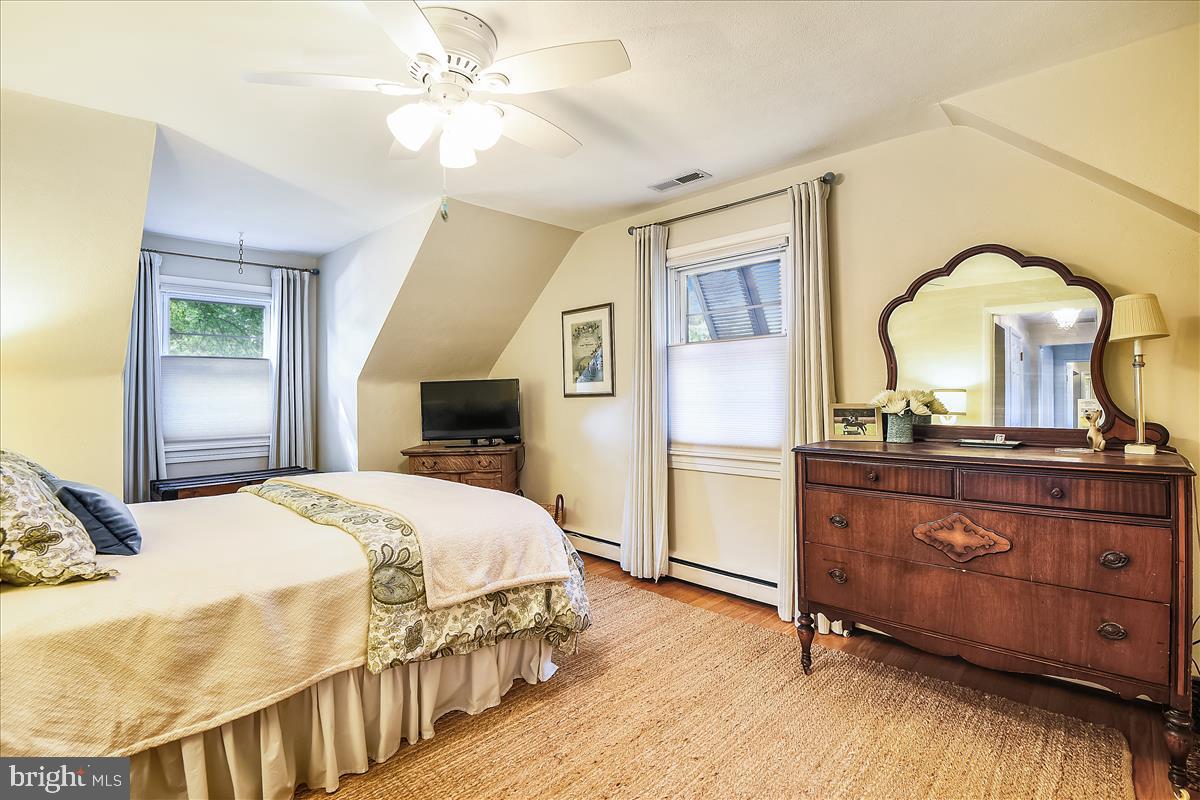 221 Gibson Road Annapolis, MD 21401 - Photo 22 of 58 Beautiful and restful owner's bedroom