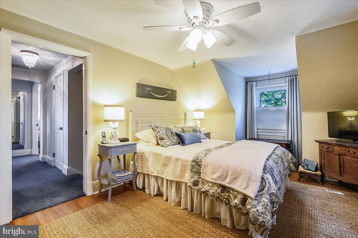 221 Gibson Road Annapolis, MD 21401 - Photo 23 of 58 Wonderful angles in this inviting room
