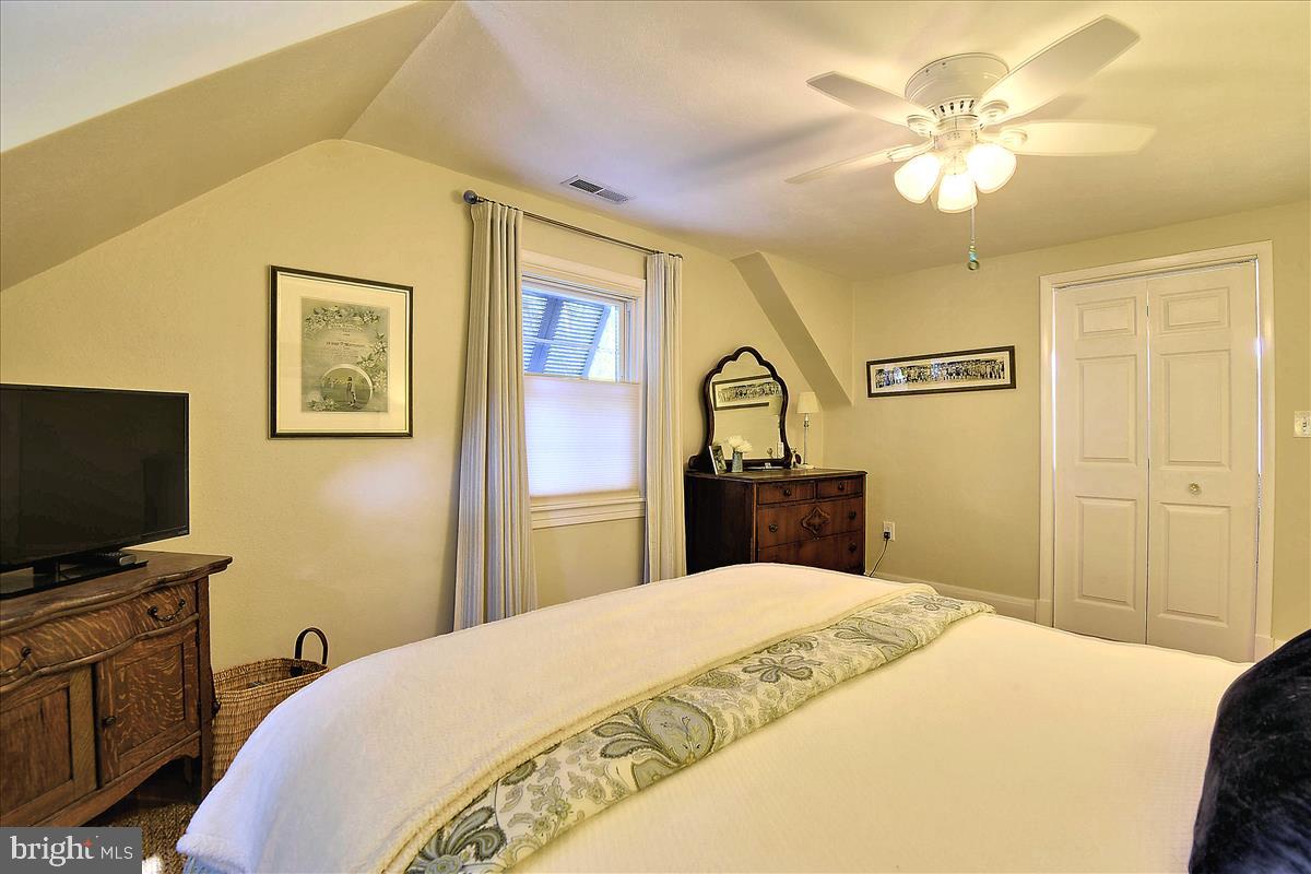 221 Gibson Road Annapolis, MD 21401 - Photo 24 of 58 Owner's bedroom