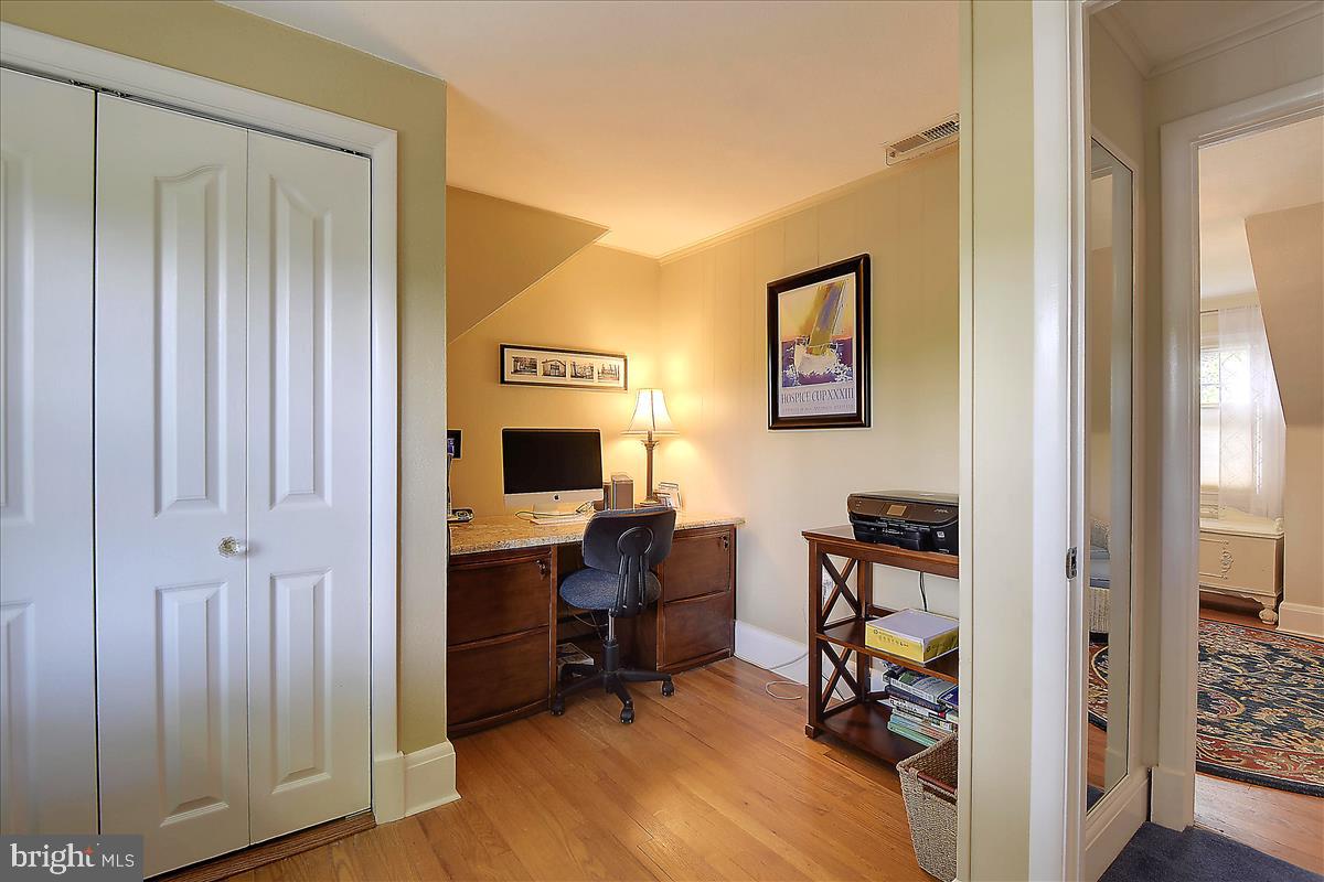 221 Gibson Road Annapolis, MD 21401 - Photo 31 of 58 Third bedroom