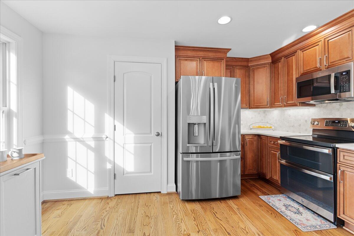 1695 Red Ln Extension Salem, VA 24153 - Photo 11 of 41 a kitchen with stainless steel appliances granite countertop a refrigerator microwave and stove top oven