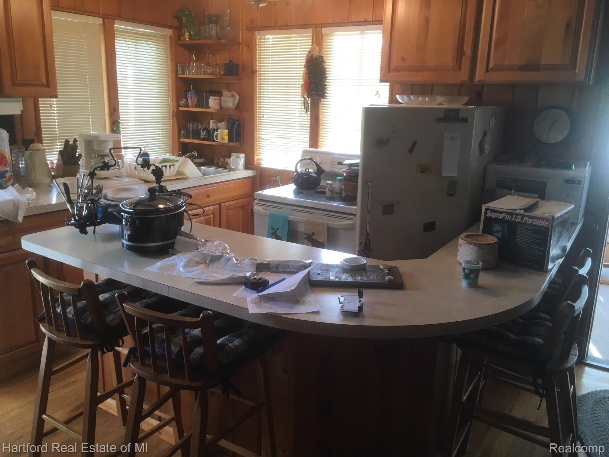 7350 Maday Road Pinckney, MI 48169 - Photo 5 of 20 Kitchen with counter top eating space