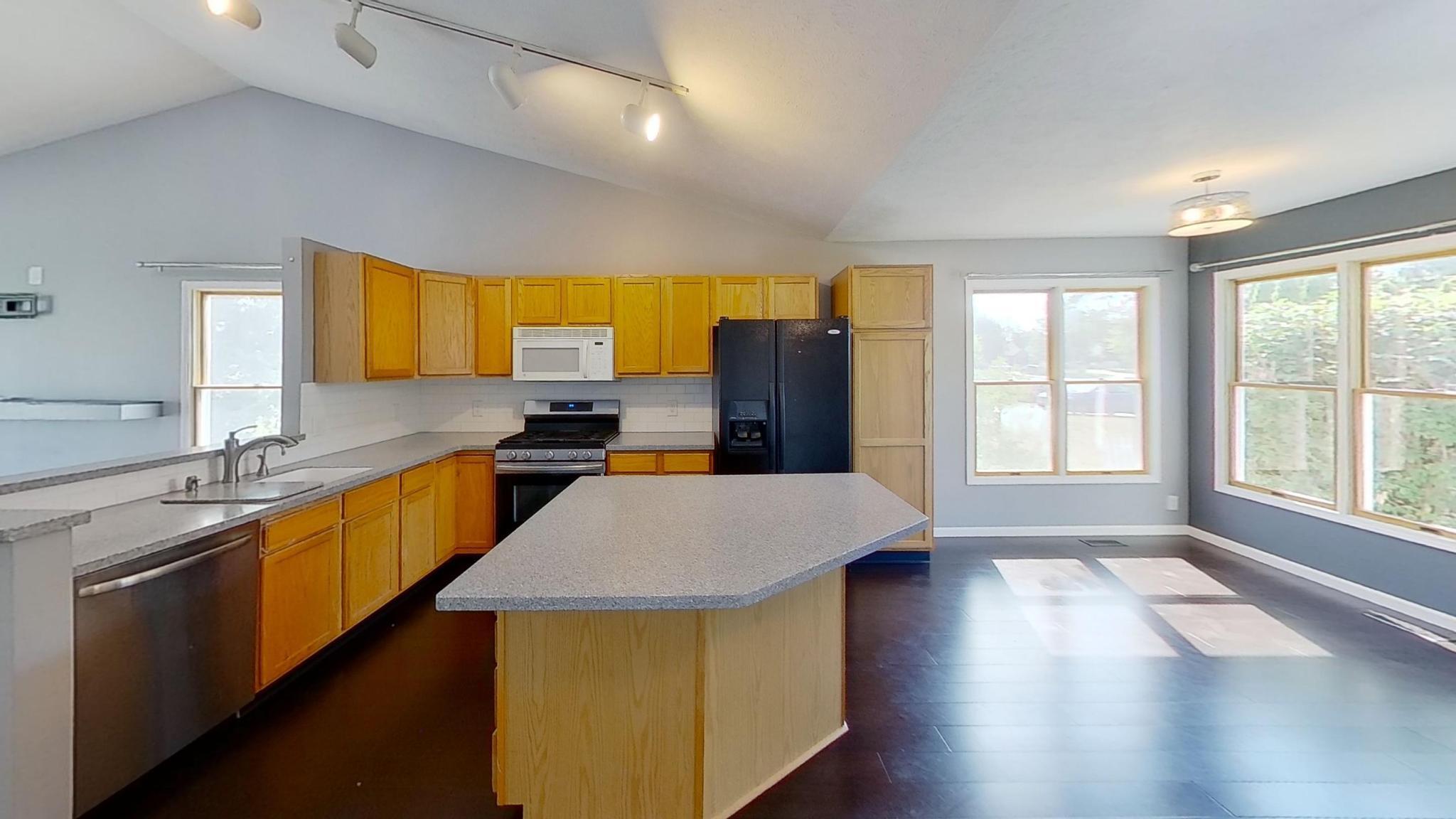 2968 Riley Ridge Road Holland, MI 49424 - Photo 5 of 33 Kitchen/dining