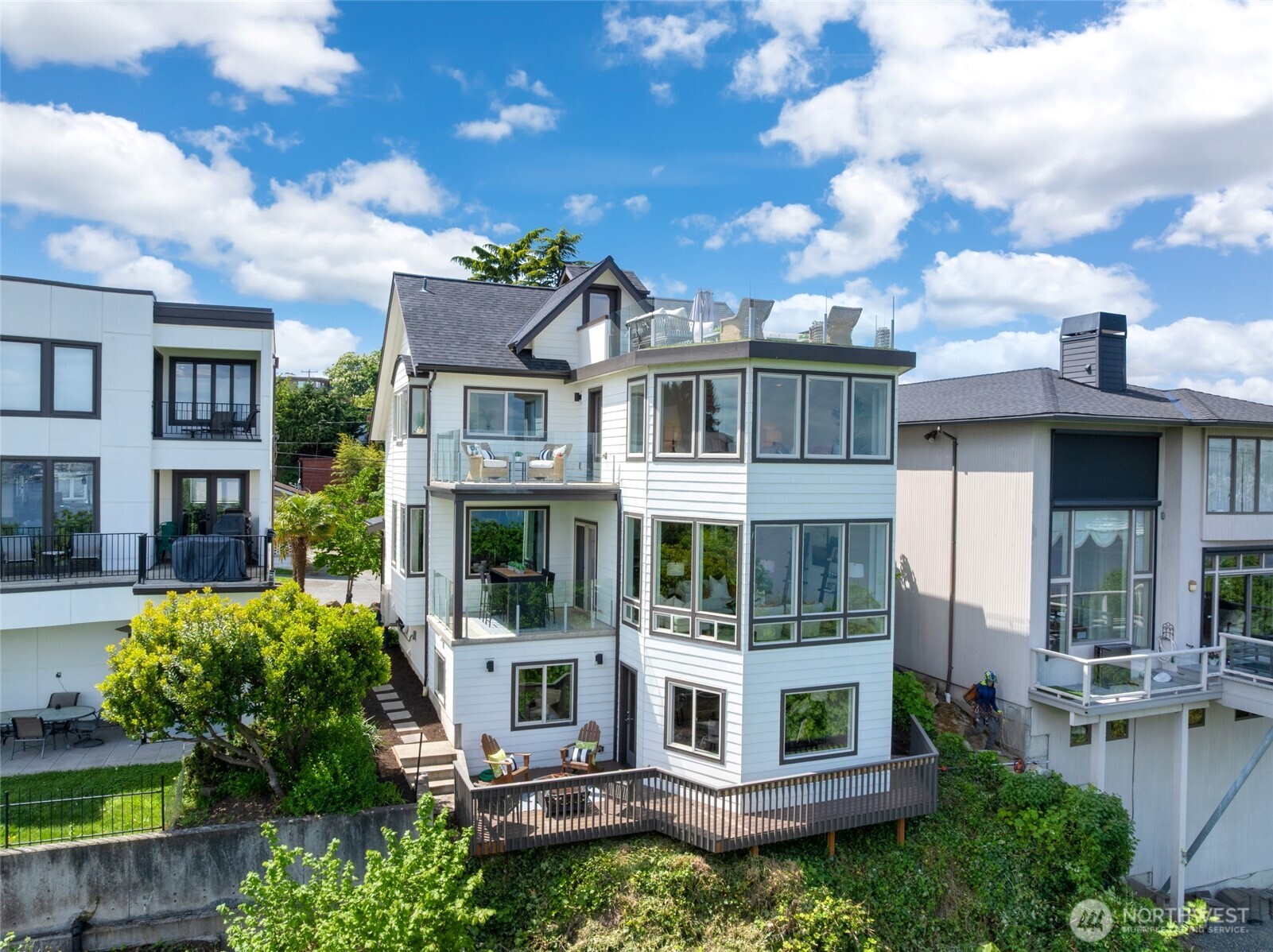 1428 Palm Avenue Southwest Seattle, WA 98116 - Photo 3 of 40
