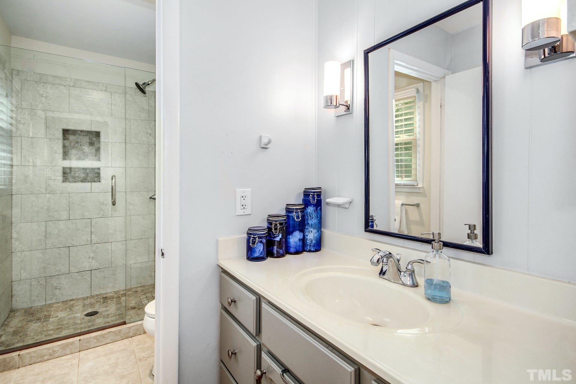 6004 Stratton Place Raleigh, NC 27609 - Photo 20 of 30 Gallery Image 20