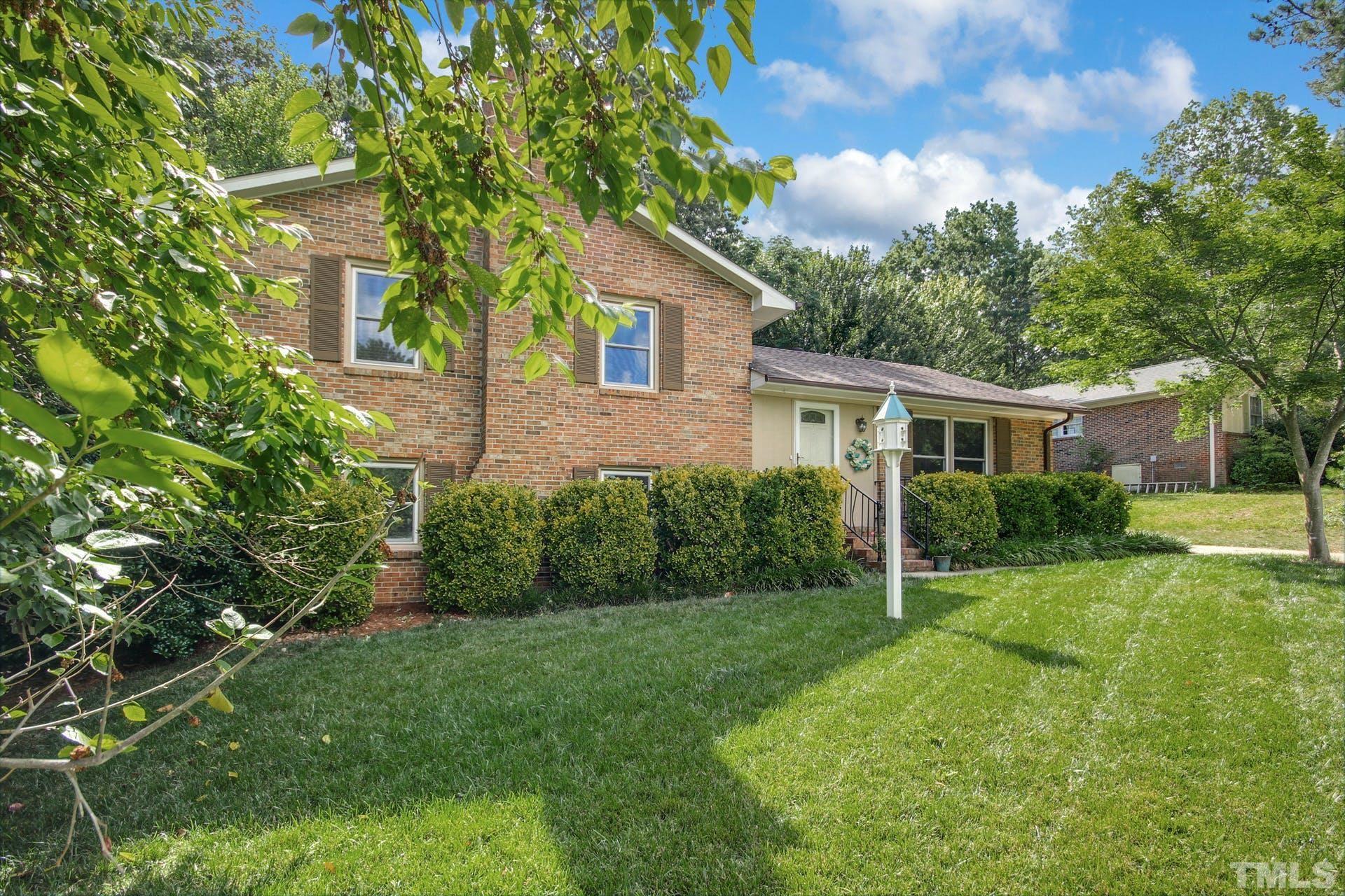 6004 Stratton Place Raleigh, NC 27609 - Photo 3 of 30 Gallery Image 3