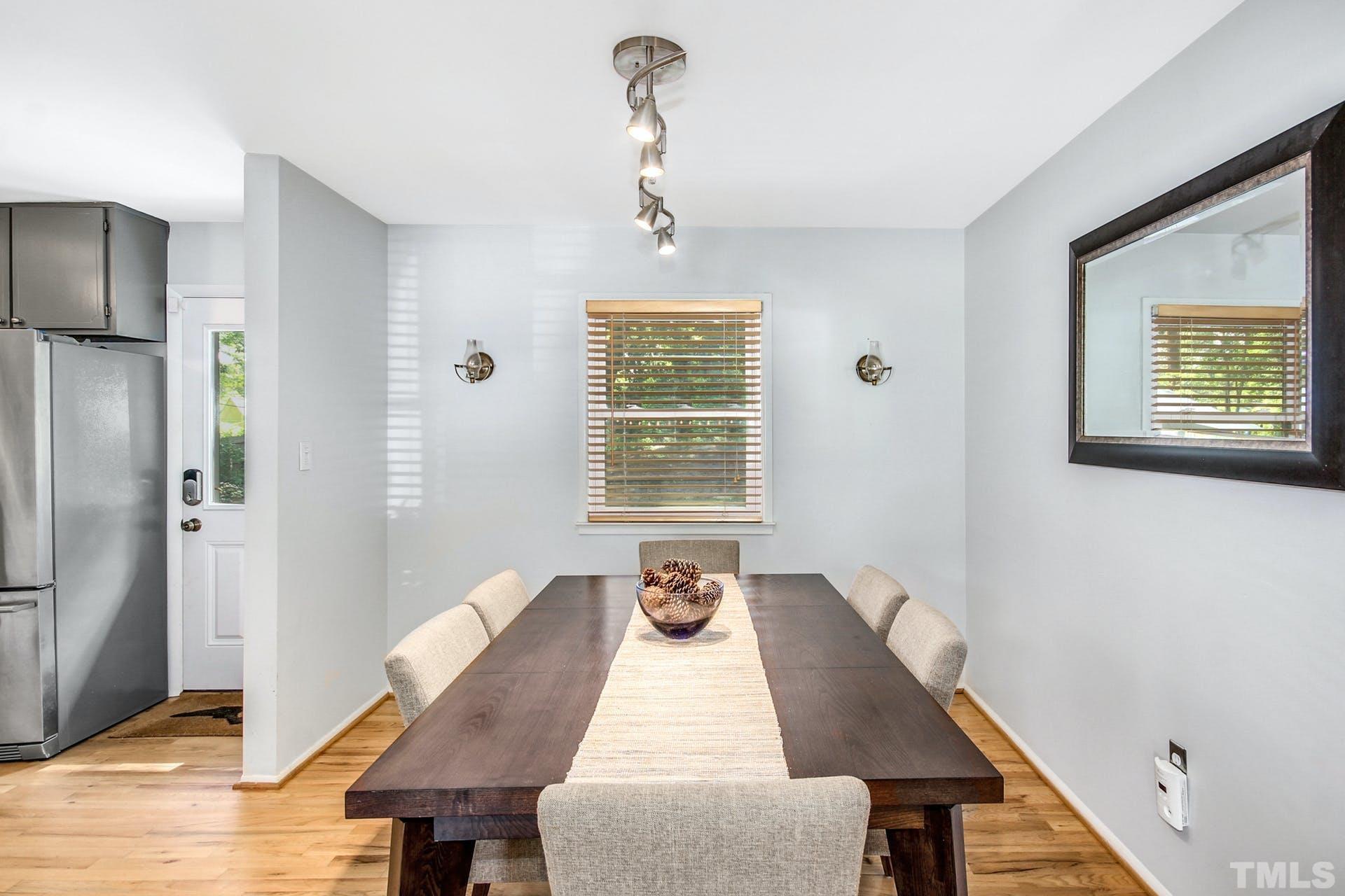 6004 Stratton Place Raleigh, NC 27609 - Photo 9 of 30 Gallery Image 9