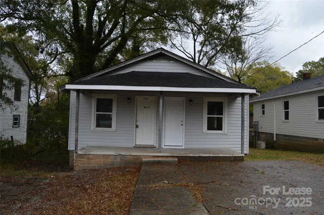 $850 | 511 South Elm Street, Statesville, NC 28677