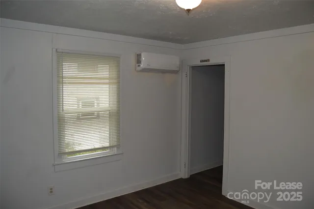 $850 | 511 South Elm Street, Statesville, NC 28677