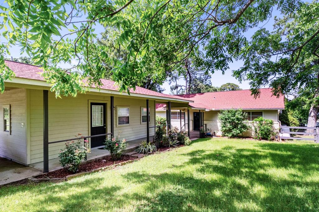 111 Ridgeoak Way Tool, TX 75143 - Photo 21 of 24 a front view of a house with a yard and porch