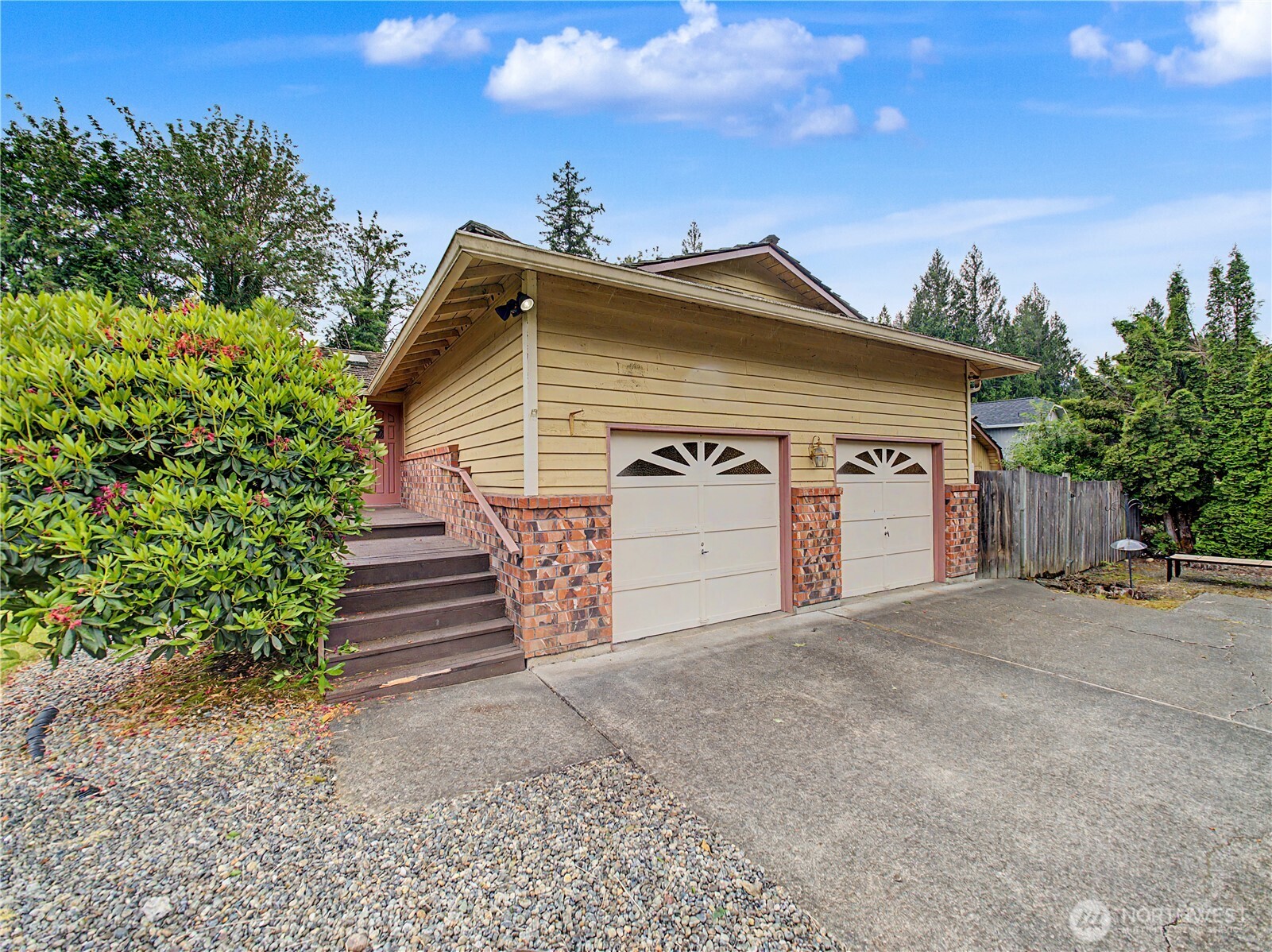 21327 Southeast 252nd Place Maple Valley, WA 98038 - Photo 3 of 27