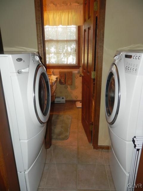 225 Ridgewood Road Easton, PA 18045 - Photo 22 of 34 a utility room with dryer and washer