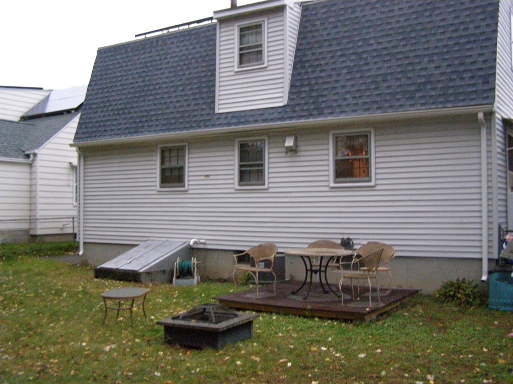 24 Michigan Street Springfield, MA 01151 - Photo 8 of 9 Gallery Image 8