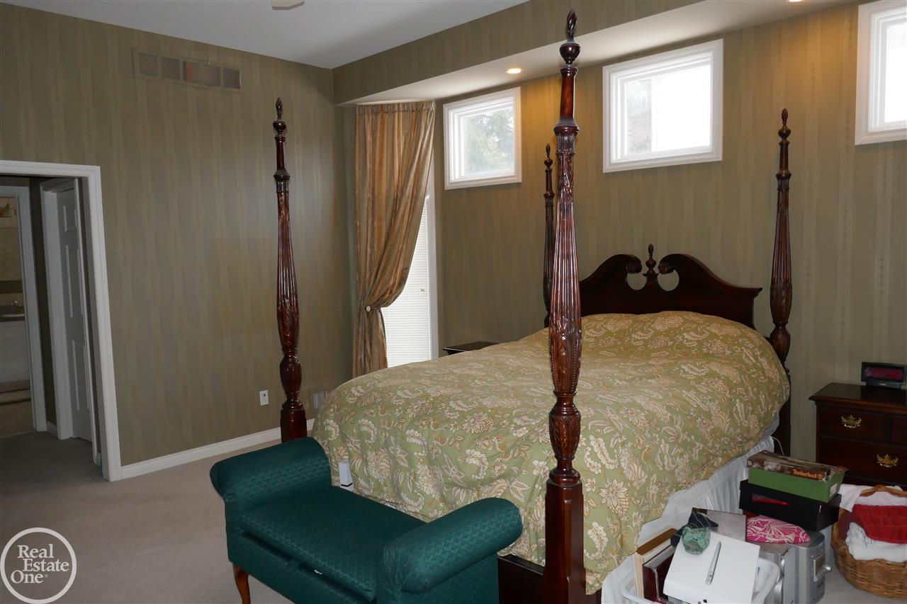 6590 Chatham Circle Rochester, MI 48306 - Photo 26 of 57 50004637-25.JPG