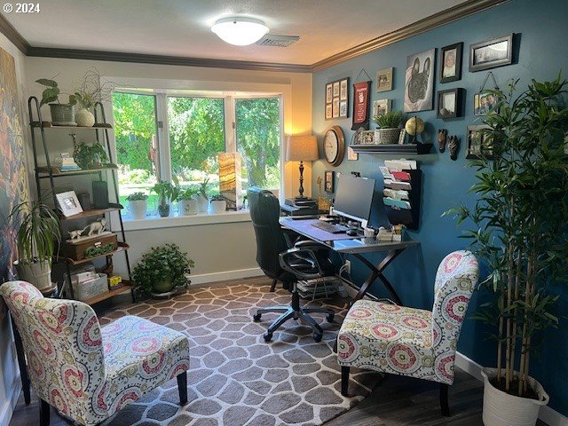 187 Greenvale Drive Springfield, OR 97477 - Photo 13 of 36 a workspace with furniture and a potted plant