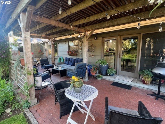187 Greenvale Drive Springfield, OR 97477 - Photo 27 of 36 a backyard of a house with seating space