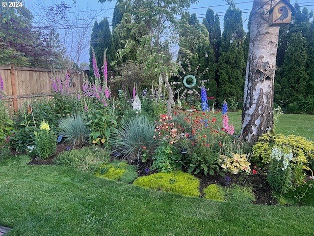 187 Greenvale Drive Springfield, OR 97477 - Photo 30 of 36 a view of a garden with flowers and trees