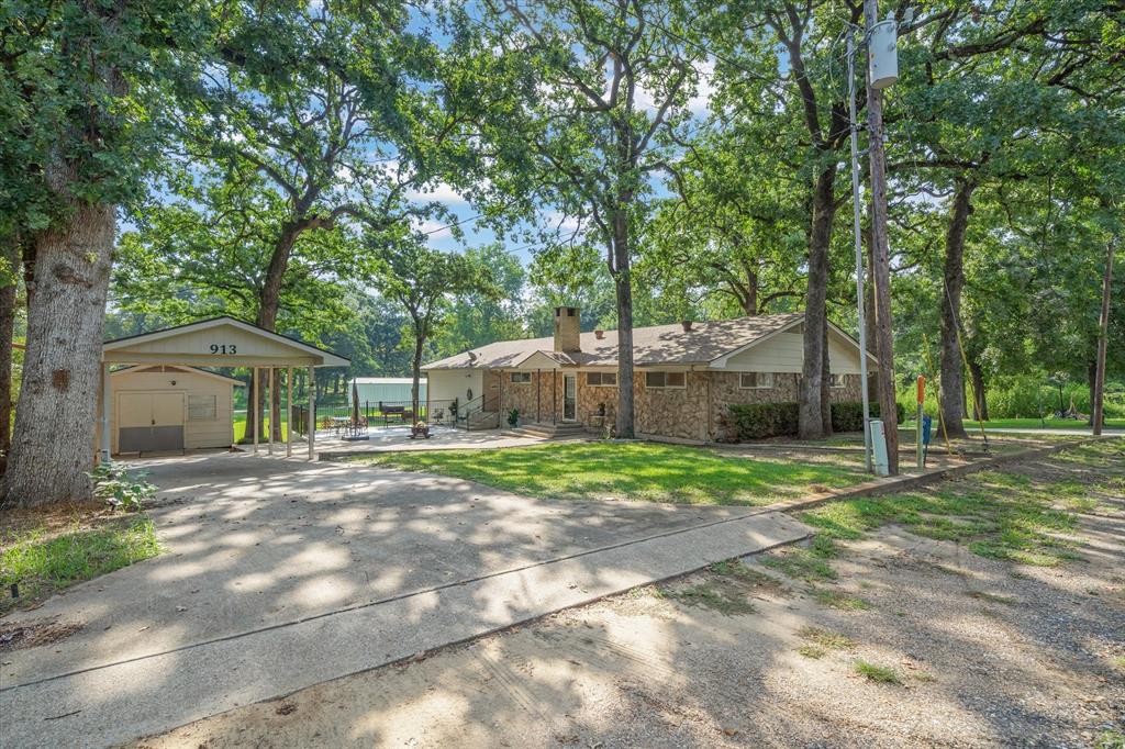 Such a beautiful setting for a lake retreat!