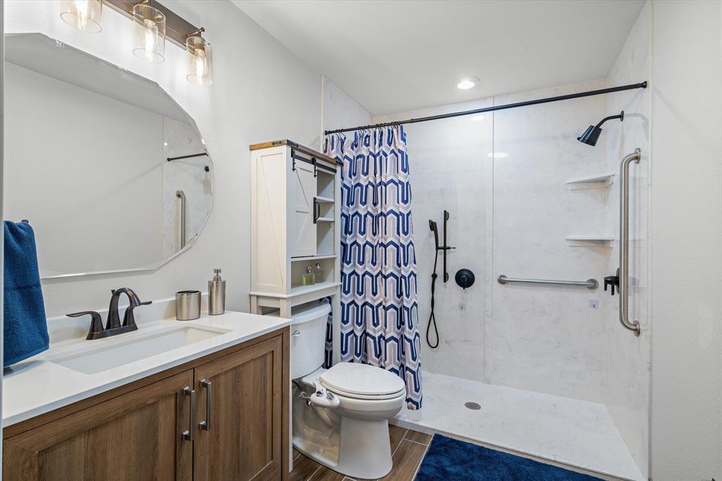 913 Doe Run Road Tool, TX 75143 - Photo 17 of 38 Primary bathroom with updated fixtures