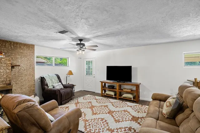 $269,000 | 913 Doe Run Road, Tool, TX 75143