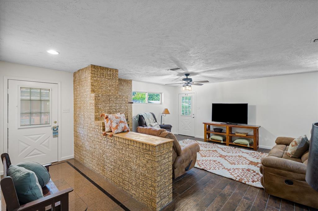 913 Doe Run Road Tool, TX 75143 - Photo 10 of 38 No more searching for the boat keys, sunscreen, and glasses! You'll love the brick drop station at the front door!