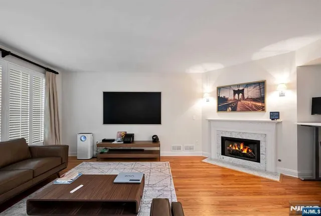 $6,200 | 40 Schindler Court, Upper Saddle River, NJ 07458