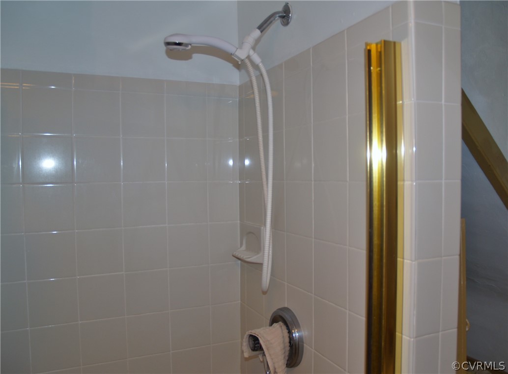 11221 Carriage Road Providence Forge, VA 23140 - Photo 33 of 44 Primary Shower