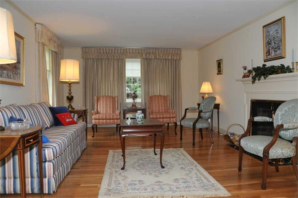 3 Swarthmore Road Wellesley, MA 02482 - Photo 5 of 20 Gallery Image 5