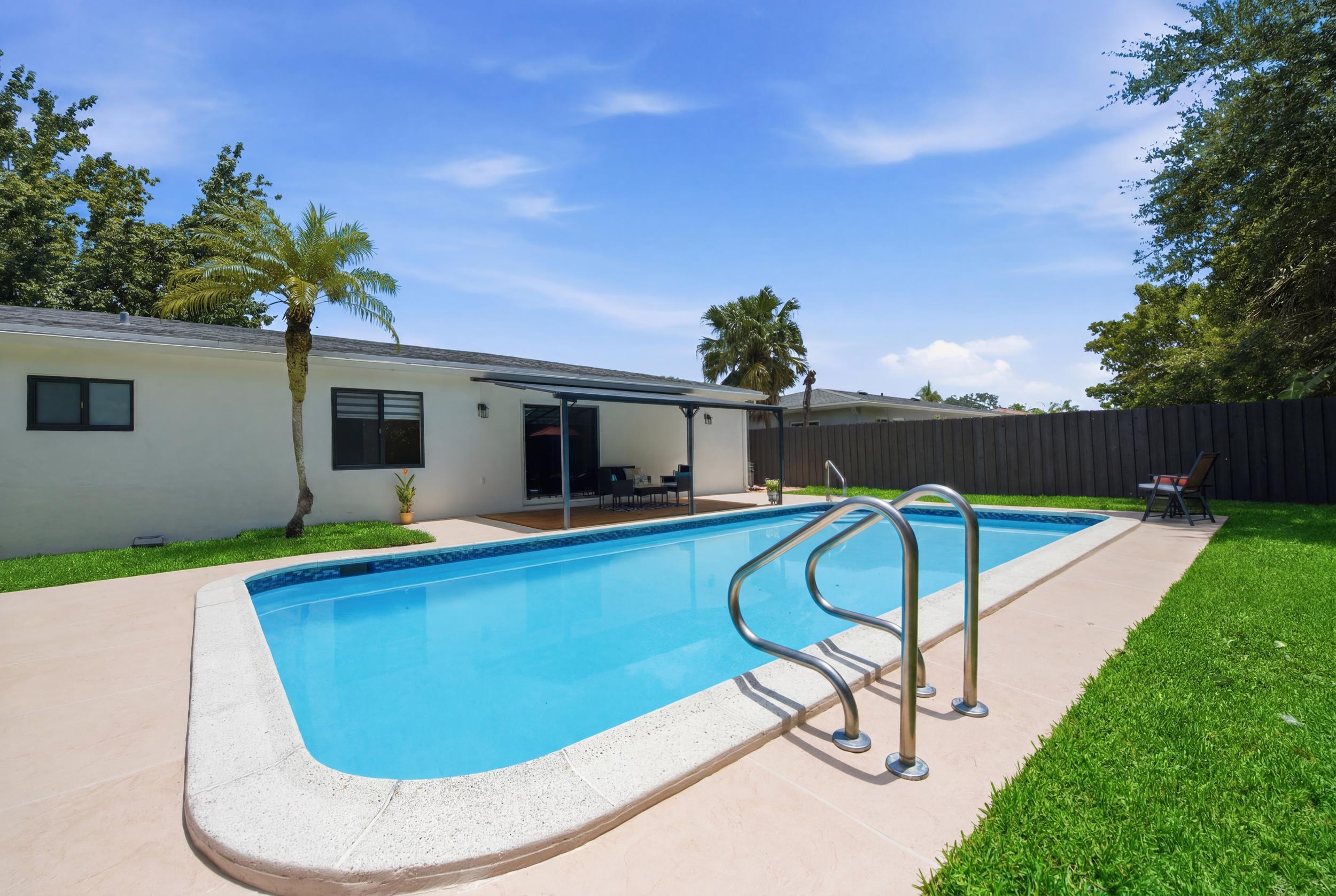 10660 Emperor Street Boca Raton, FL 33428 - Photo 21 of 25 4_027__dsc39555_grass_728ca253