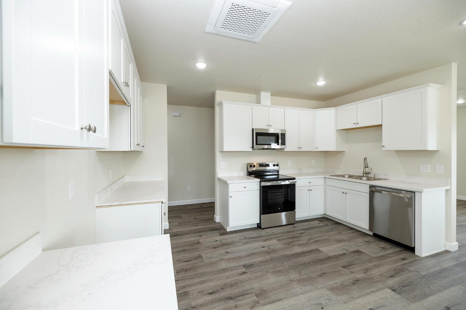 720 North 2nd Street Patterson, CA 95363 - Photo 37 of 84 Shared Kitchen