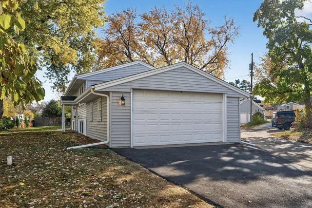 $342,500 | 4329 Lakeland Avenue North, Robbinsdale, MN 55422